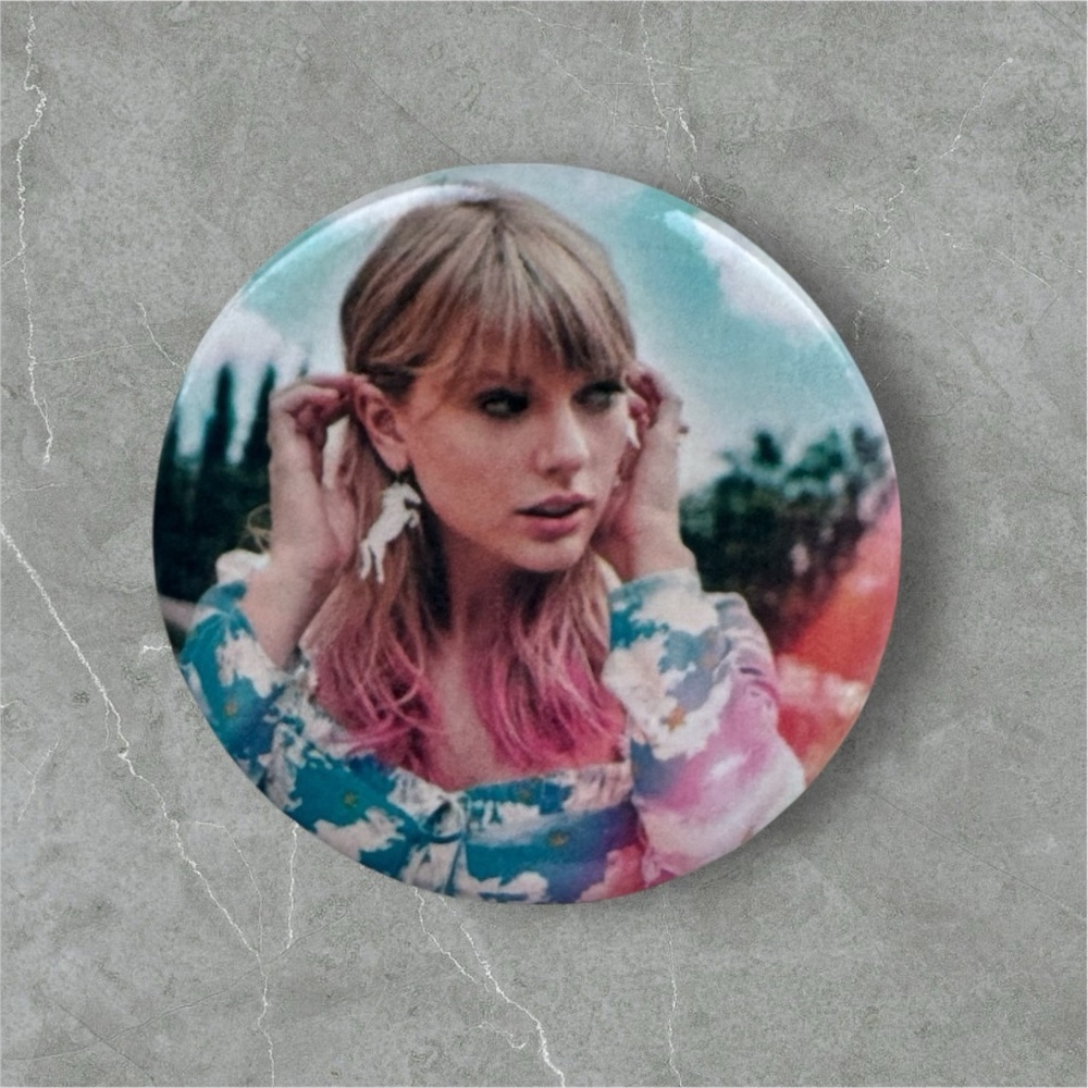 $3 Add-On 🆕Taylor Swift Button Pin - Picture 4 of 10